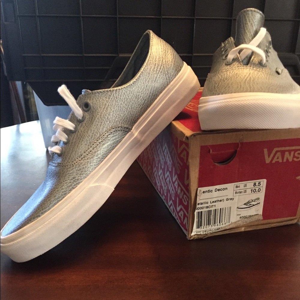 Silver vans woman 10 men 8